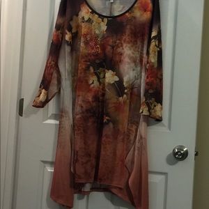 Floral sharkbite hem lightweight blouse